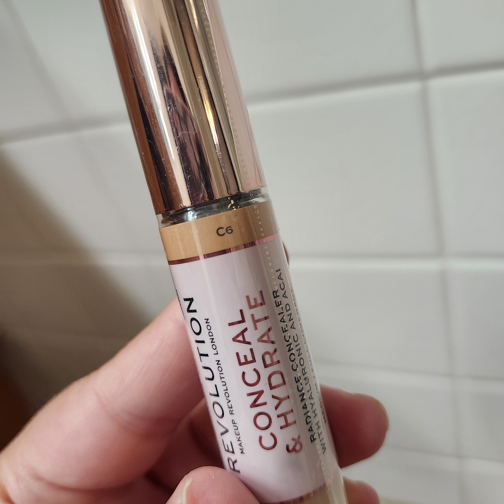 Revolution Conceal & Hydrate Concealer - C6
